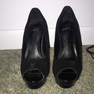 Black heels with a small pump